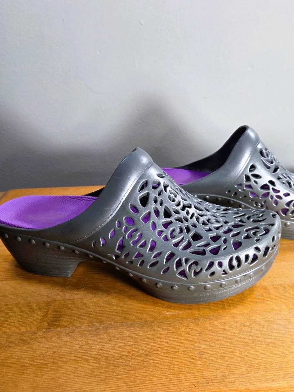 Dansko Pippa Molded Metallic Grey Purple Clogs Women's Size 42 US 11.5-12 Gray